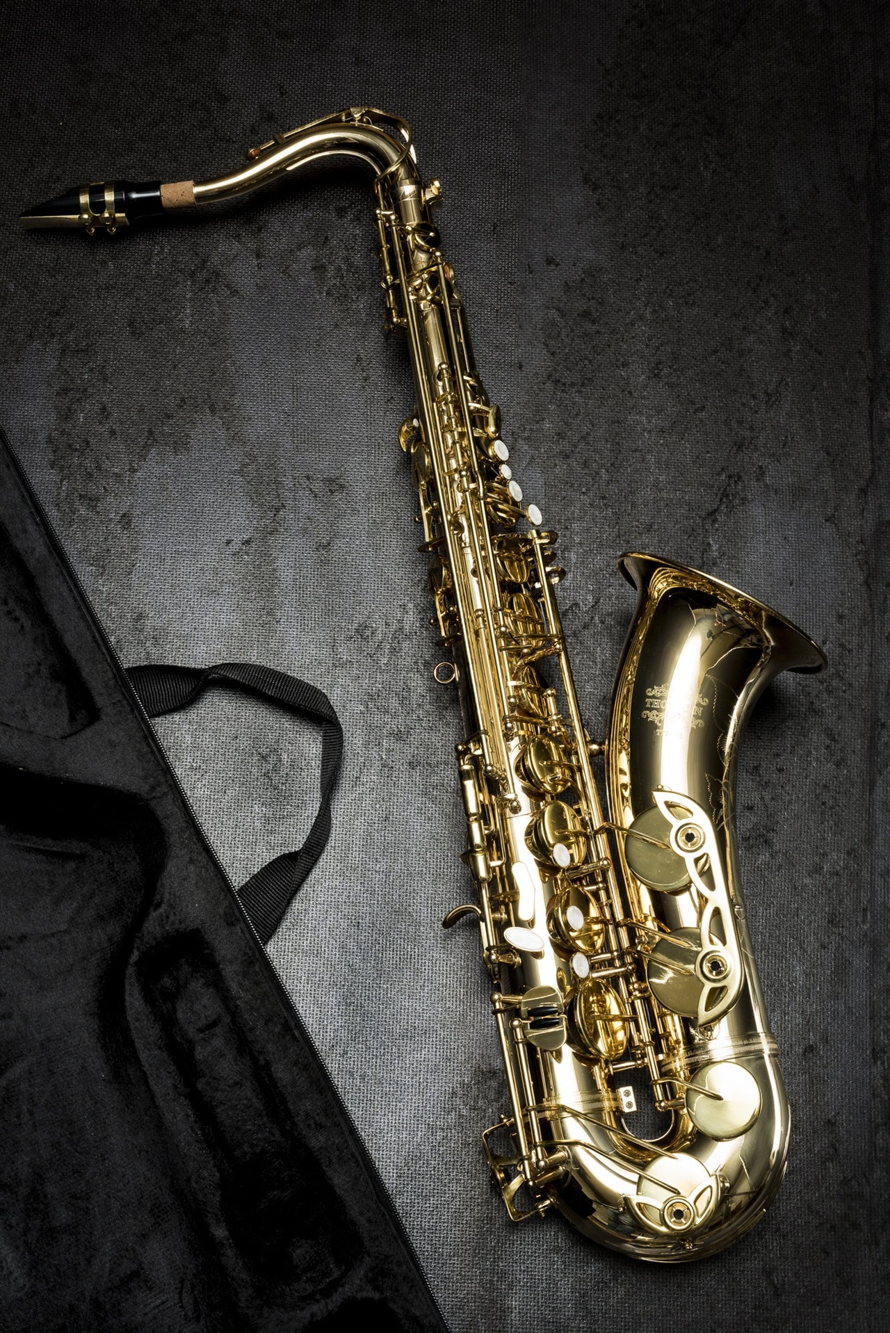Un saxophone