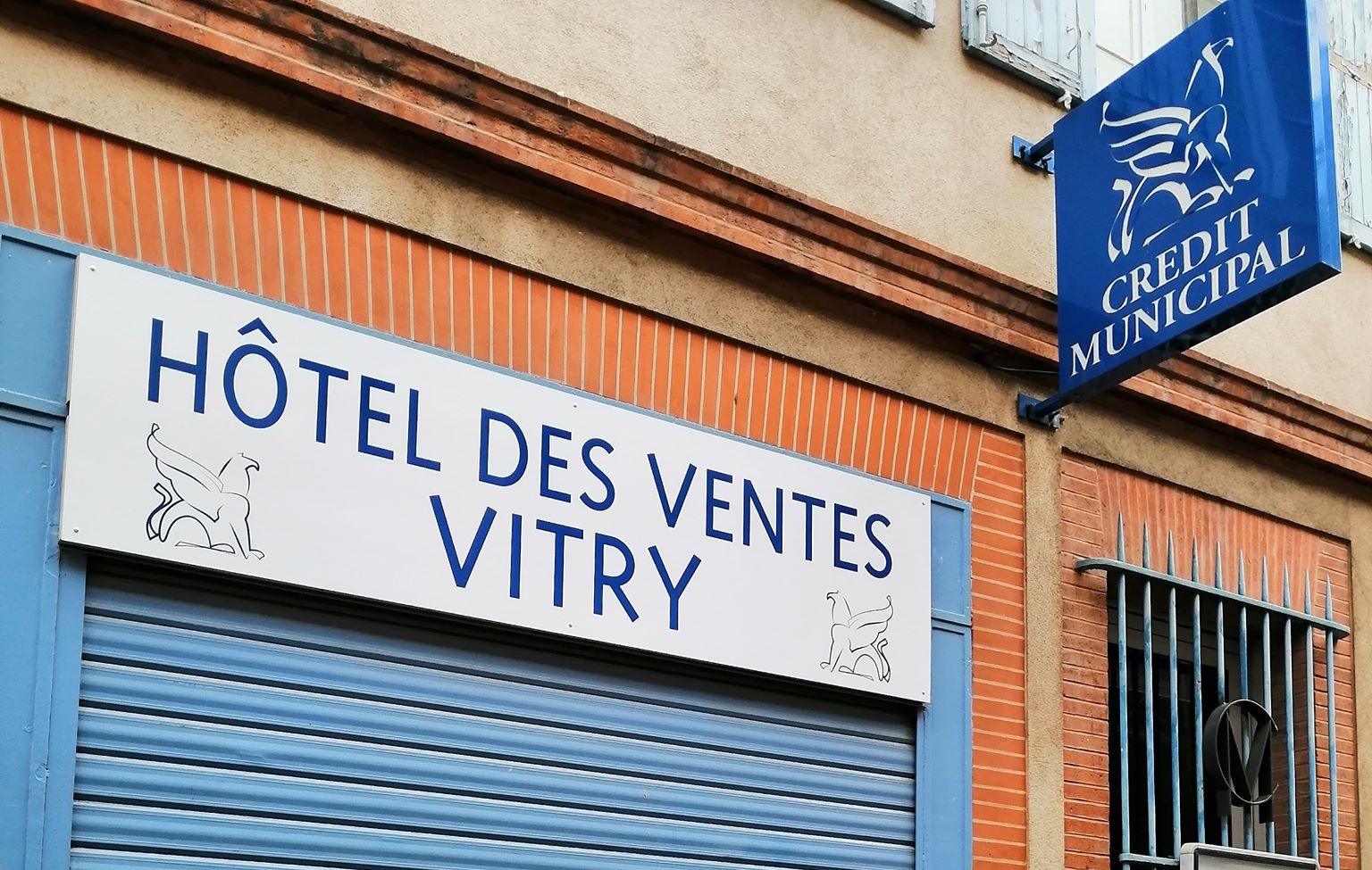 Le panneau de l'Hôtel des ventes Vitry