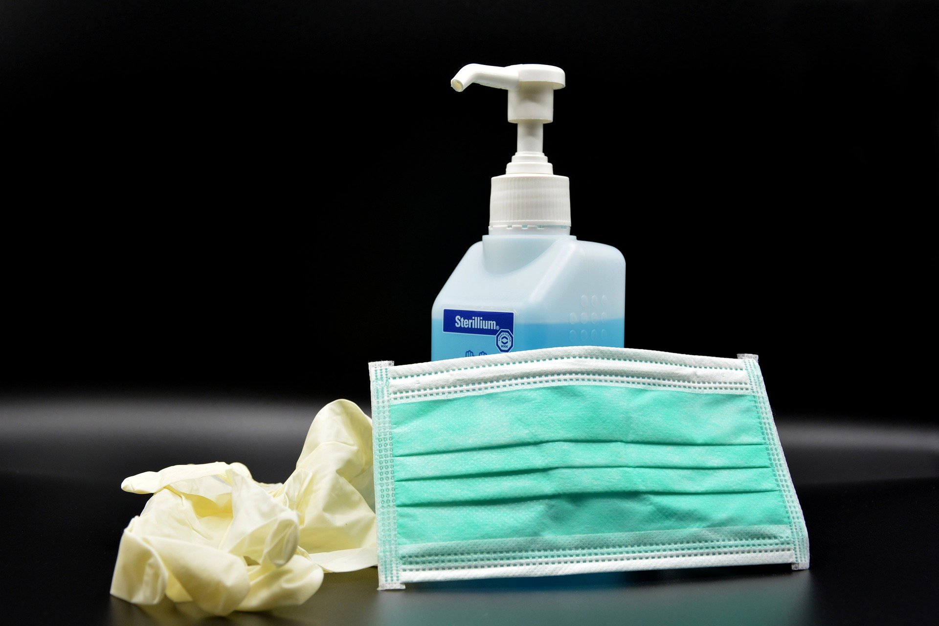Kit crise sanitaire : une paire de gantn du gel hydroalcoolique et un masque