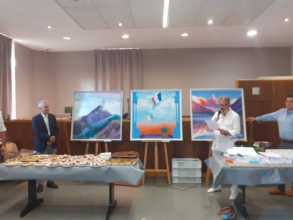Vernissage : les artsites, les élus et le directeur de l'établissement lors des discours du vernissage