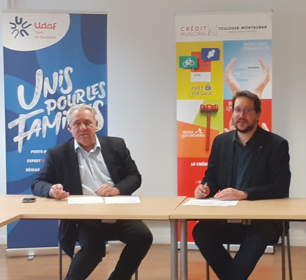 Siganture microcrédit et microépargne entre l'UDAF 82 et M Galland